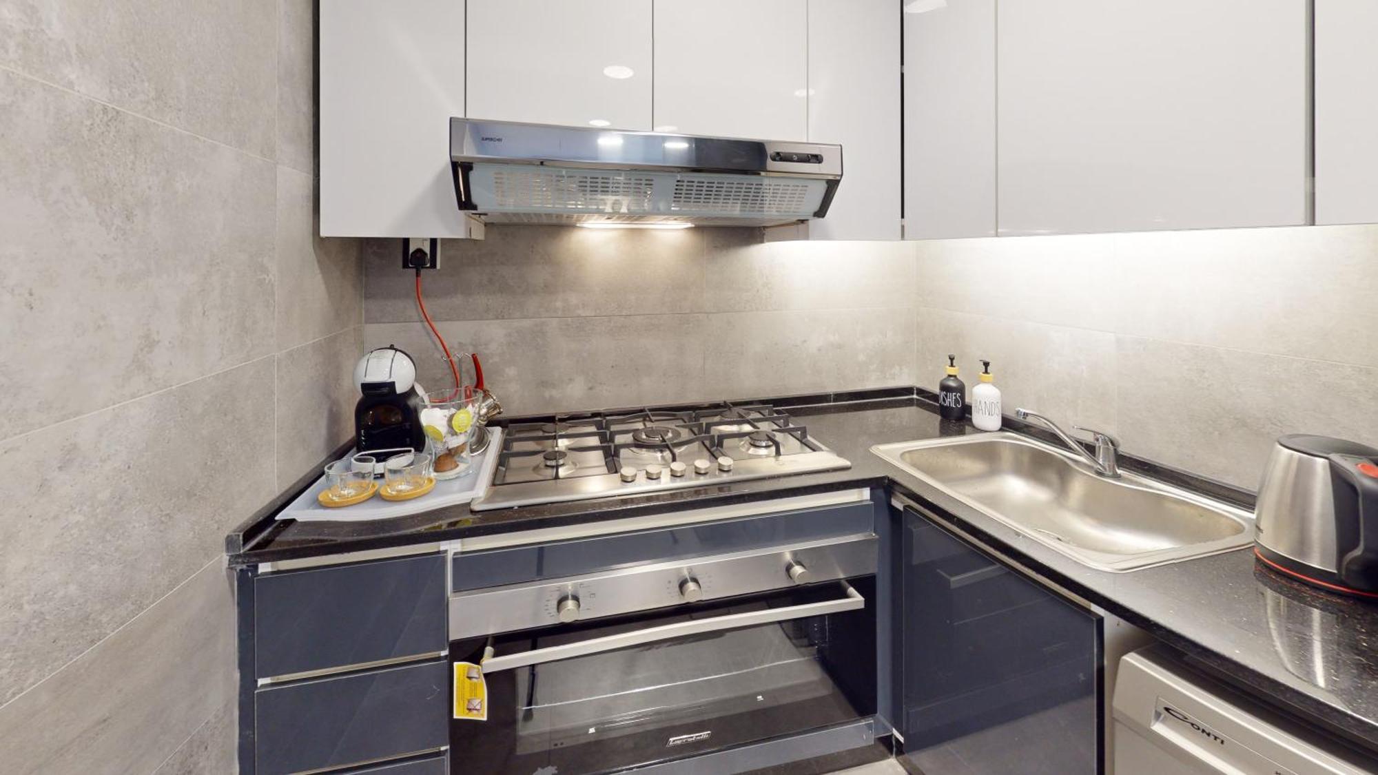 Al Fares Luxury Furnished Apartment-Damac Tower Екстер'єр фото